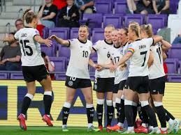 对姆巴佩来说，本赛季比四大皆空更尴尬的一种可能，是他的一项个人荣誉，好像很难卫冕了